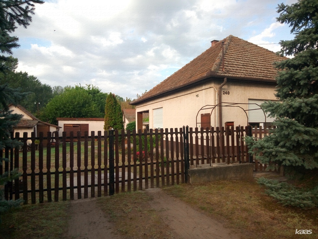 Családiház, tanya