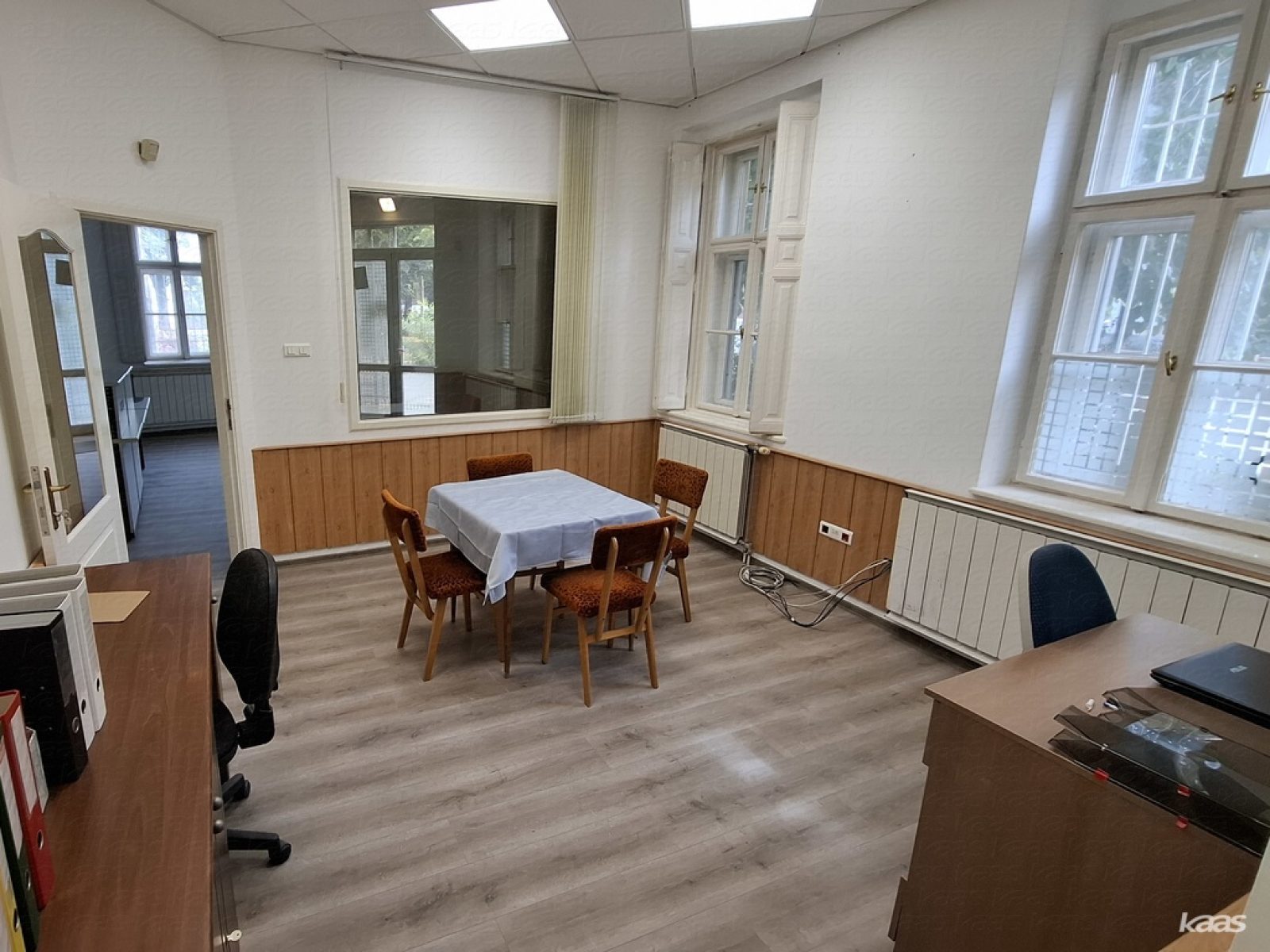 Kiadó, Belvárosi Iroda, utcai bejáratos - 5