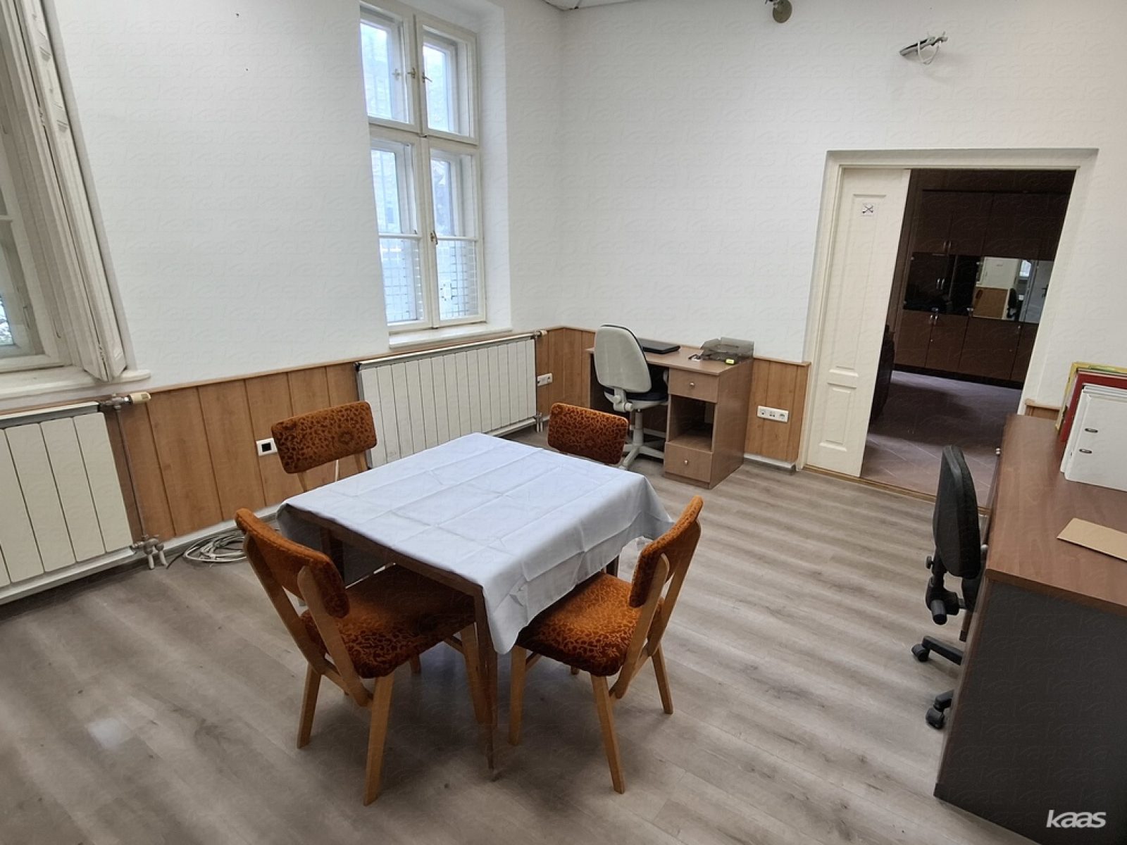 Kiadó, Belvárosi Iroda, utcai bejáratos - 6