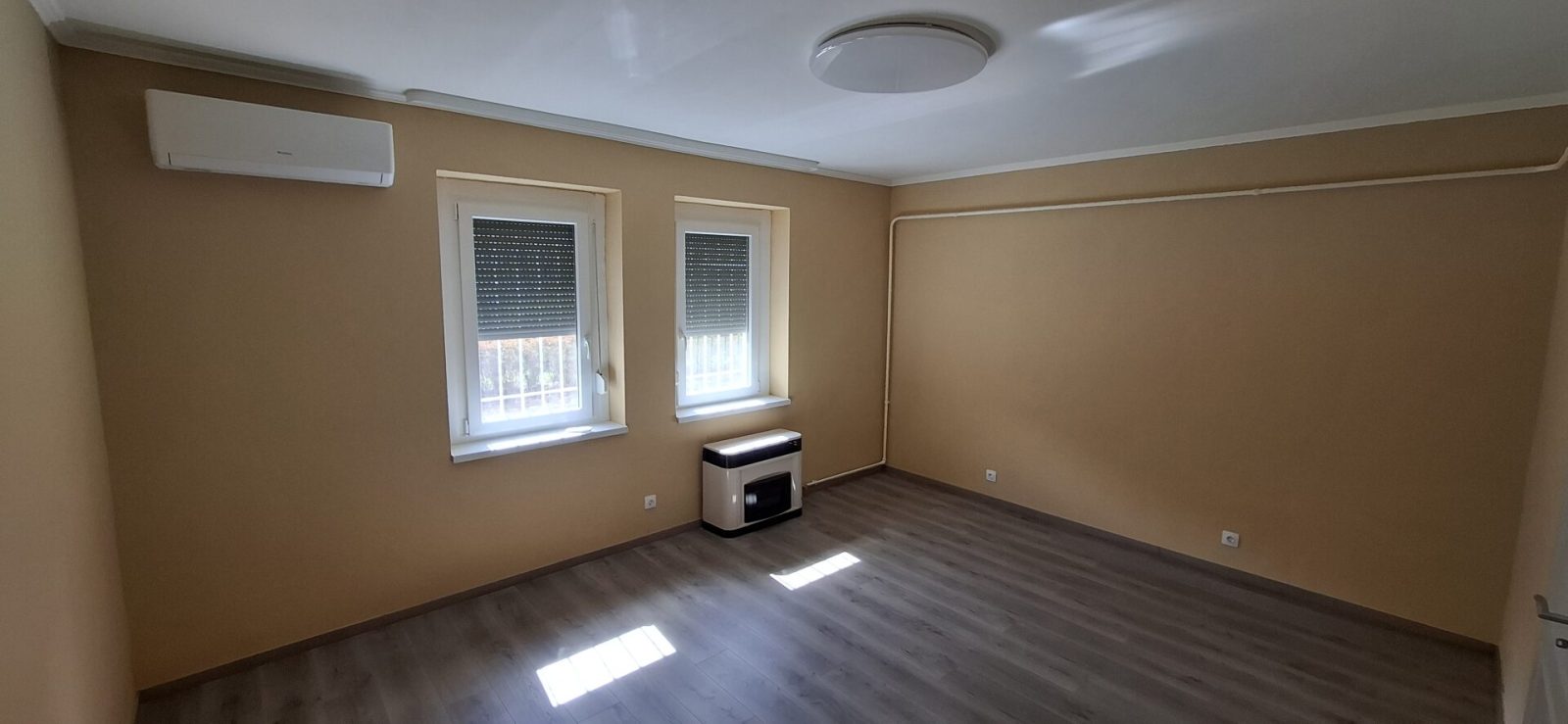 Szeged, Kálvária sugárút: akadálymentesített, felújított téglalakás 48M Ft