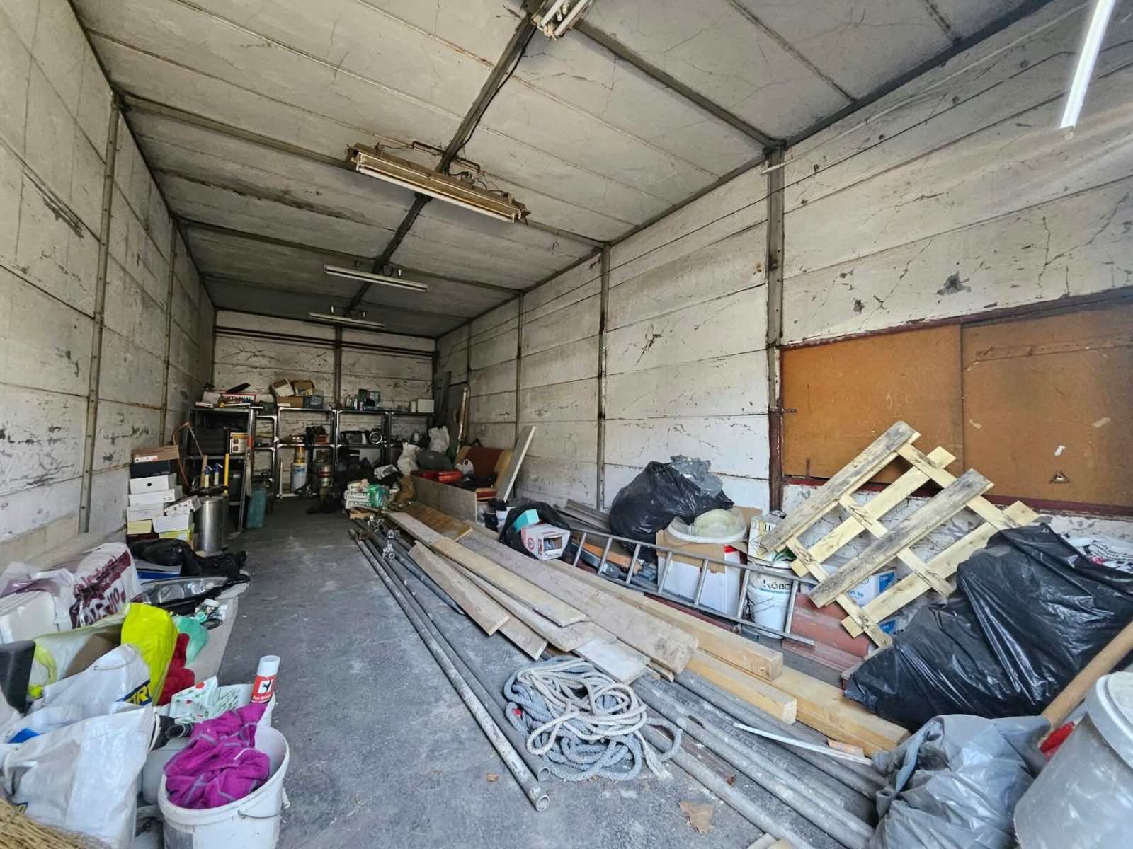 Szeged Ipartelep – 200 m² raktárcsarnok, 3,5 m belmagasság, 24 órás őrzés - 6