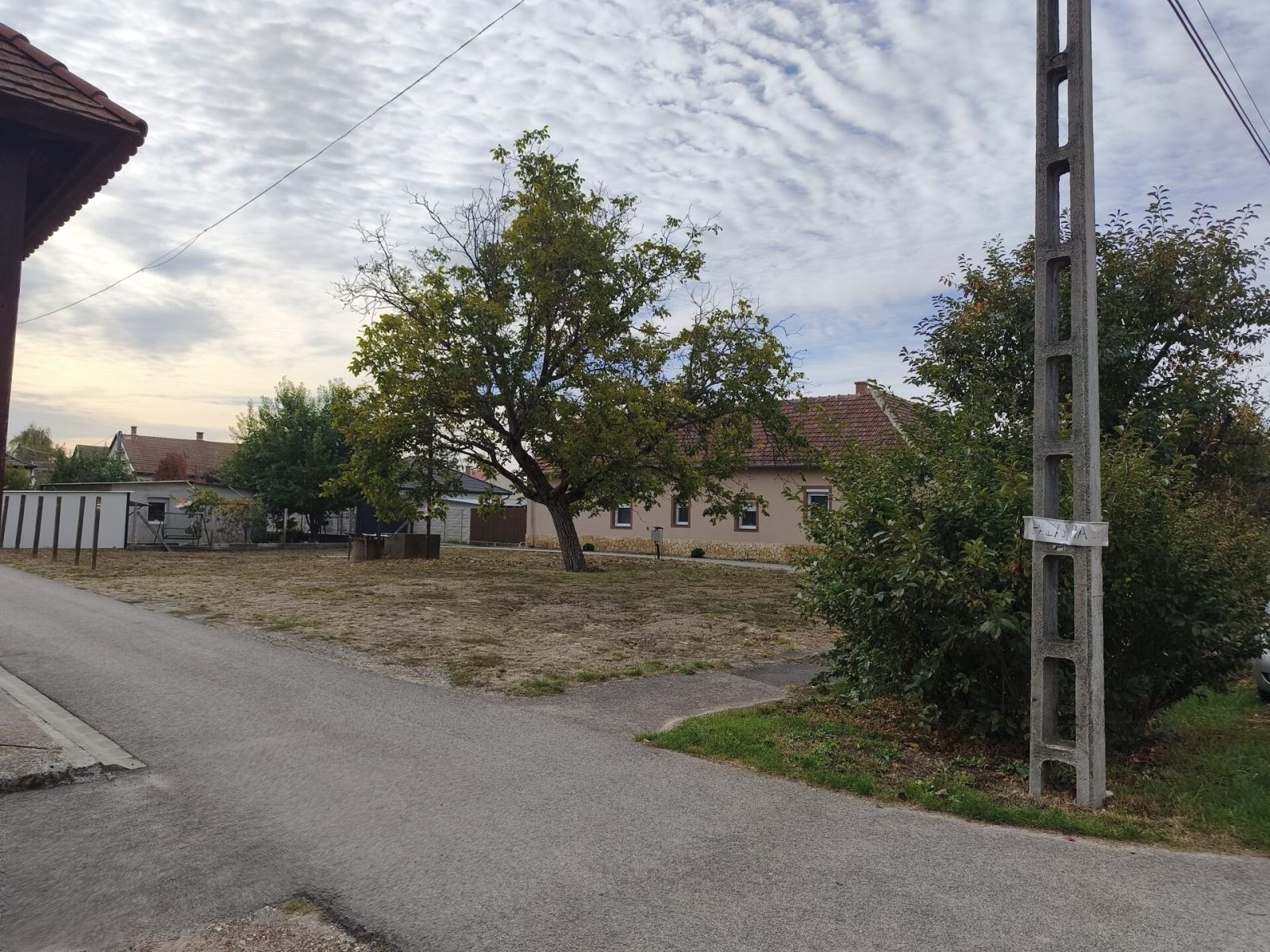 Szeged-Szentmihály központi részén tőbbfunkciós telek eladó