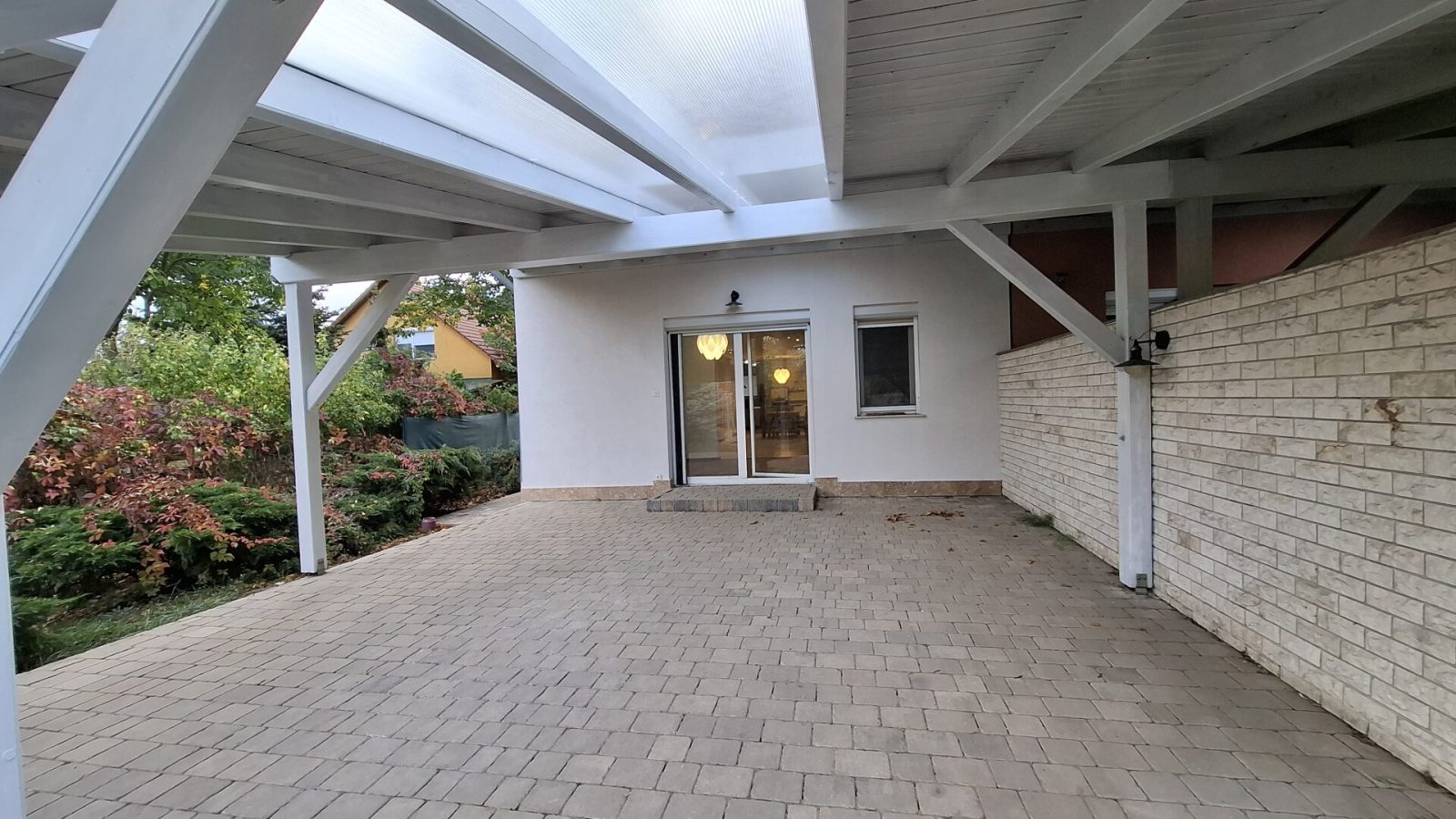Tágas családi ház 898 m²-es telken, Újszegeden